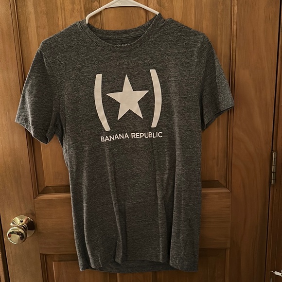Banana Republic Graphic T-Shirt - Great Condition - Picture 1 of 2